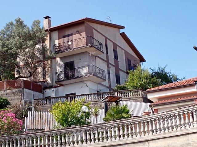 Trilocale in affitto a Casali del Manco via Amendola