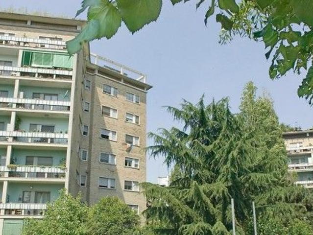 TRILOCALE IN AFFITTO A CESANO BOSCONE ZONA CENTRO COMM. TOSANO AFFITTIAMO TRI