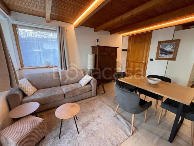 Trilocale in affitto a Courmayeur via Magni, 21