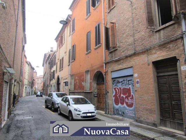 Trilocale in affitto a Ferrara via Contrari, 45, Centro Storico