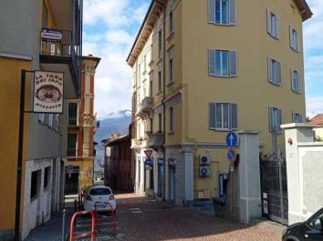Trilocale in affitto a Luino