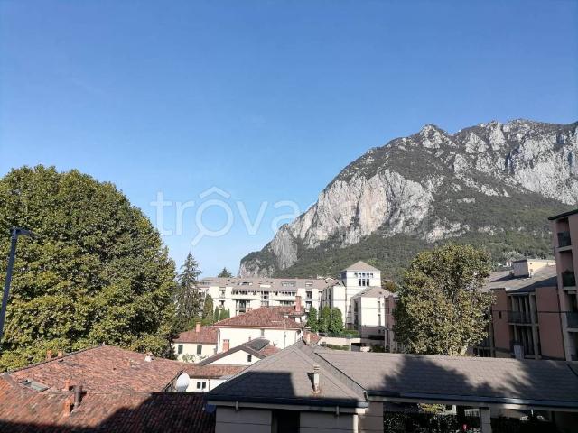 Trilocale in affitto a Lecco, Caleotto
