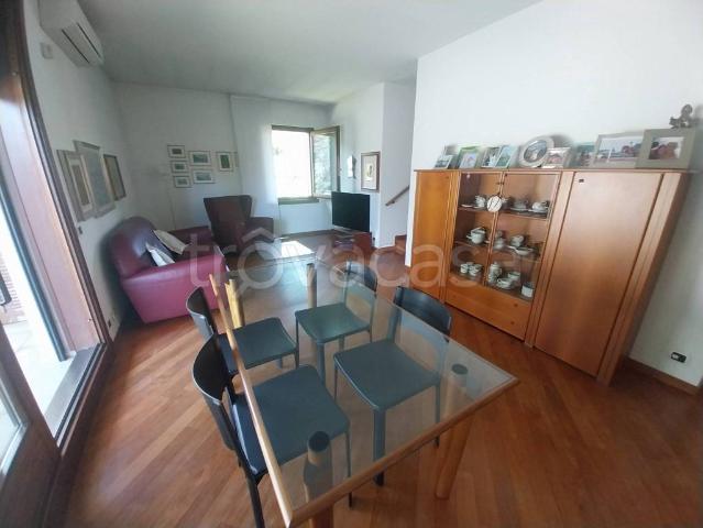 Trilocale in affitto a Palazzago via Don Lorenzo Riva, 4, Gromlongo