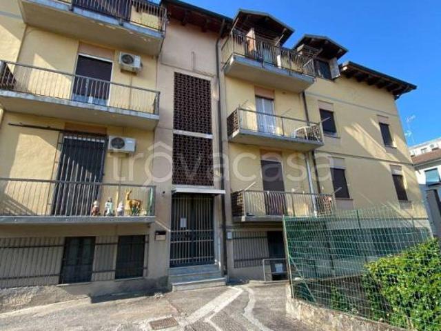 Trilocale in affitto a Pavia via Dora, 14, San Lanfranco