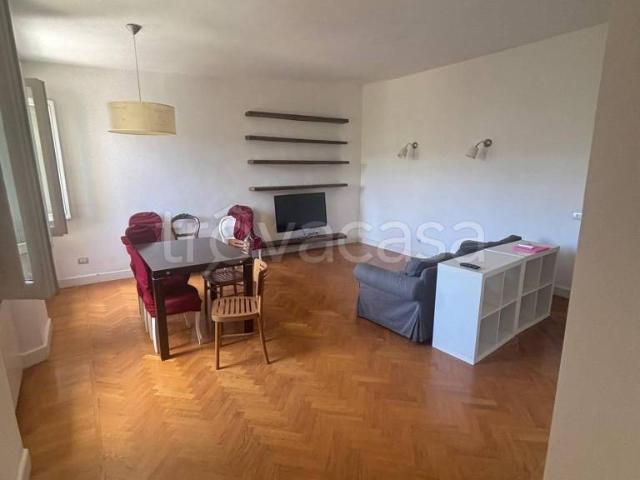 Trilocale in affitto a Prato piazza Sant'Agostino, 33, Centro Storico Duomo