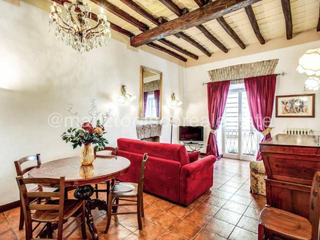 Trilocale in affitto a Roma piazza de' Ricci, Via Giulia