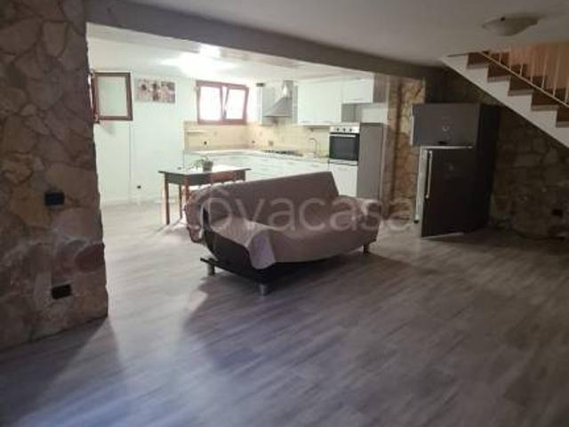 Trilocale in affitto a Roma via Bitritto, Torre Gaia