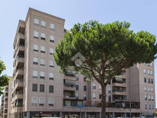 Trilocale in affitto a Roma via caterina troiani, 276, Torrino
