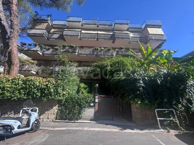Trilocale in affitto a Roma via Enrico Mizzi, 4, Villa Bonelli