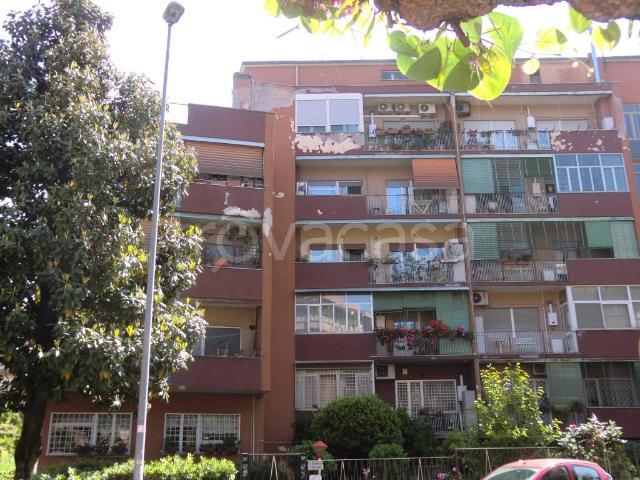 Trilocale in affitto a Roma via Gaspara Stampa, Talenti Monte Sacro