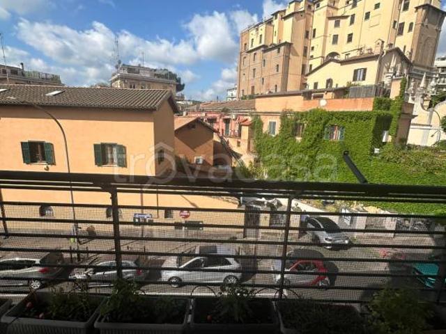 Trilocale in affitto a Roma via Riano, Ponte Milvio