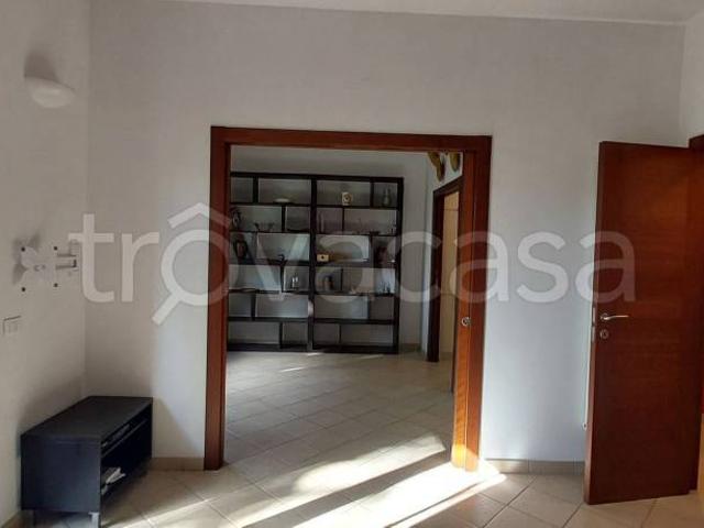 Trilocale in affitto a Roma via Val di Fassa, 54, Città Giardino