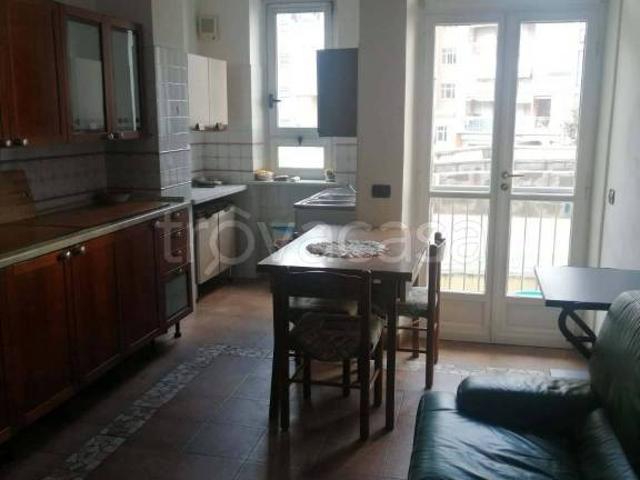 Trilocale in affitto a Torino via Monginevro, Pozzo Strada