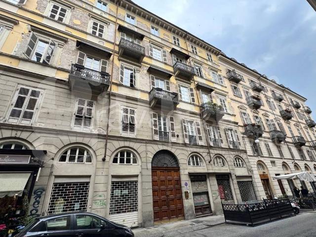 Trilocale in affitto a Torino via San Massimo, 36, Via della Rocca