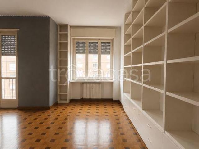 Trilocale in affitto a Torino corso Re Umberto, 139, Crocetta