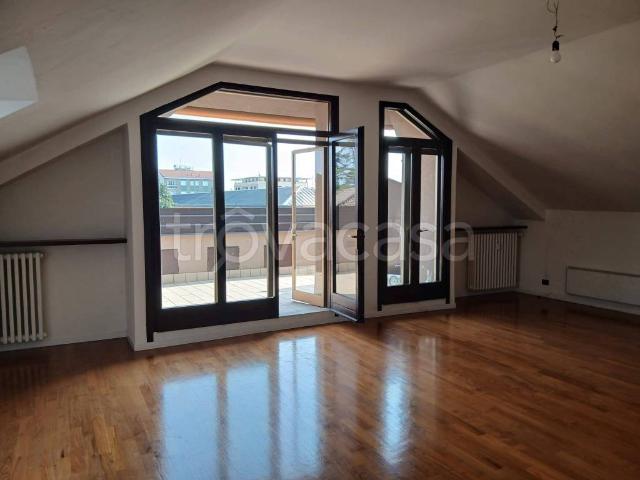 Trilocale in affitto a Tradate