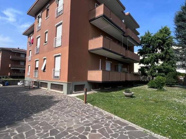 Trilocale in affitto a Uboldo via Monte Grappa, 288