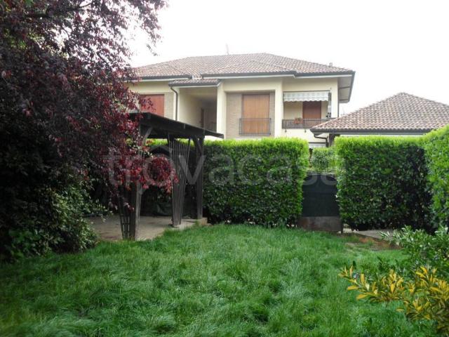 Trilocale in affitto a Vedano al Lambro via Giosuè Carducci, 10