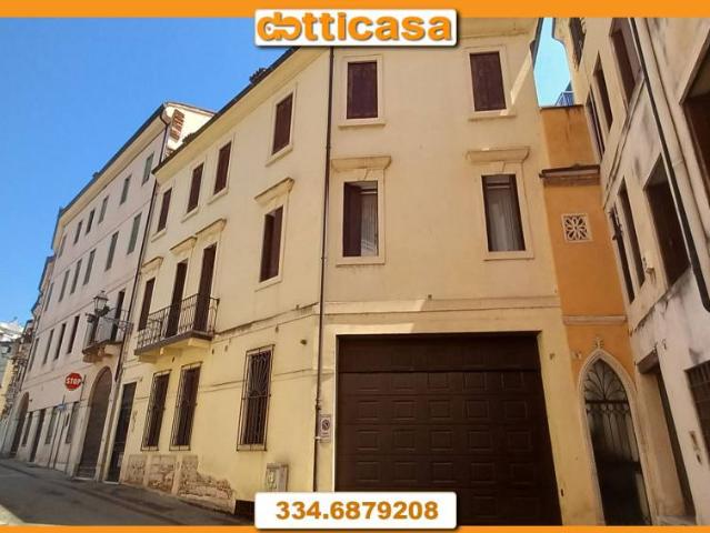 Trilocale in affitto a Vicenza, Centro città