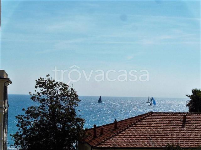 Trilocale in affitto ad Alassio via Privata Marconi, 43
