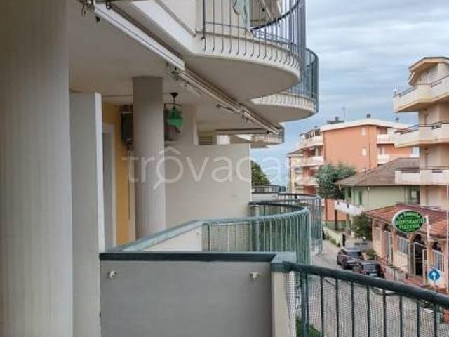 Trilocale in affitto ad Alba Adriatica via Malta, 5