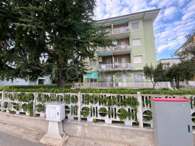 Trilocale in affitto ad Alba Adriatica via Trieste, 26