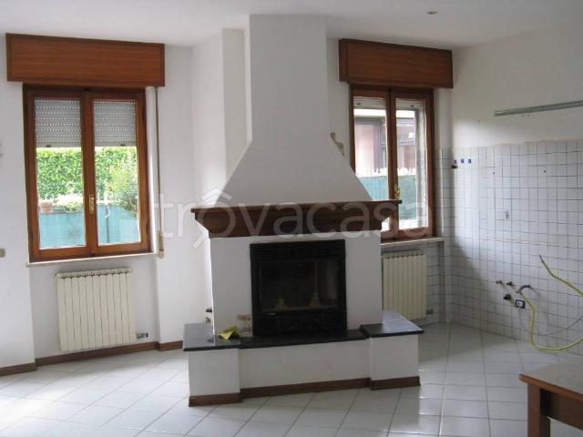 Trilocale in affitto ad Ambivere
