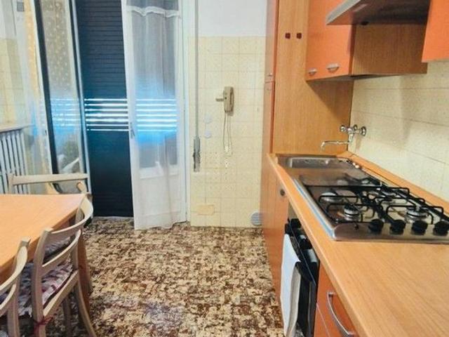 Trilocale in prvc di Como posto auto e terrazzo