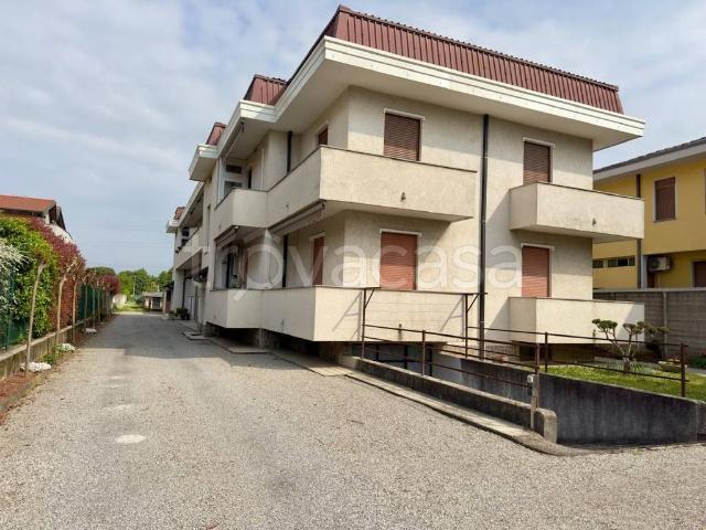 Trilocale in vendita a Macherio via della Resistenza, 9