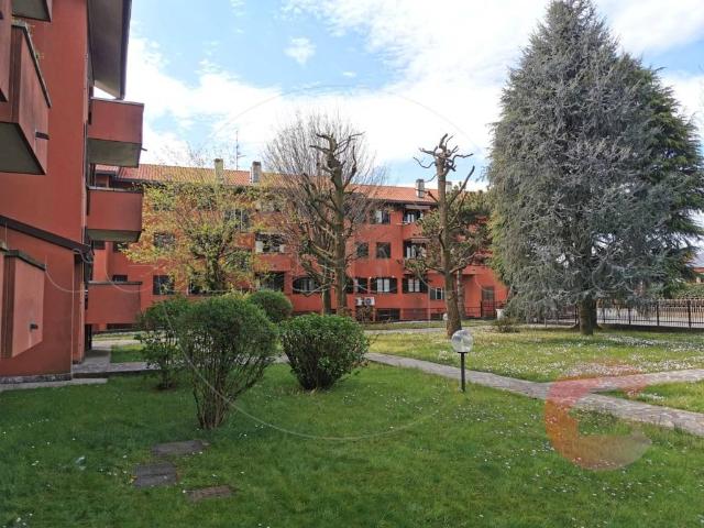 Trilocale in vendita a Magenta via Ciro Menotti