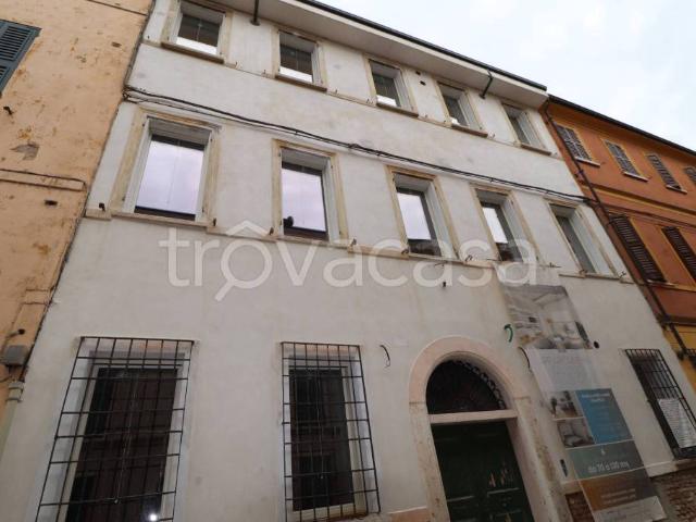 Trilocale in vendita a Mantova via Ippolito Nievo, 7, Centro