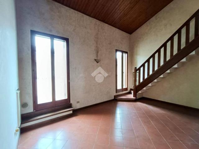 Trilocale in vendita a Mantova via Salnitro, Anconetta Gradaro
