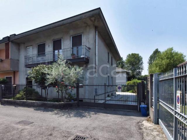 Casa indipendente in vendita a Meda via Tolmezzo, 9