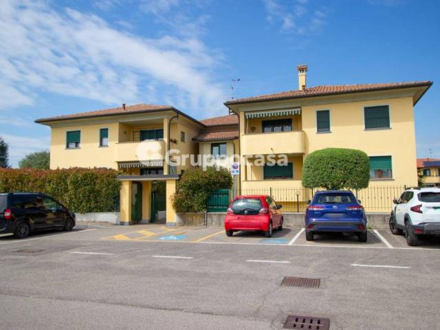 Trilocale in vendita a Mesero via Falcone, 1