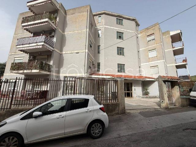 Trilocale in vendita a Messina via Annibale, Camaro Superiore