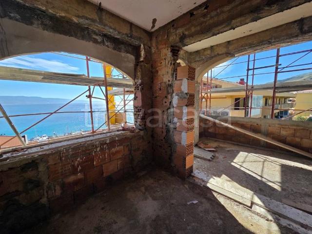 Trilocale in vendita a Messina, Villaggio Pace