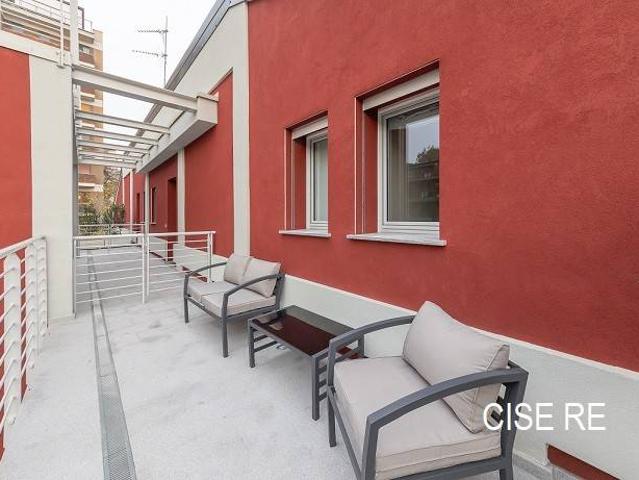 Trilocale in vendita a Milano via Contardo Ferrini, Porta Romana Medaglie d'Oro