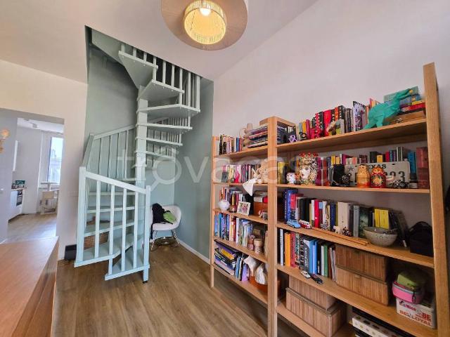 Trilocale in vendita a Milano via Altaguardia, 17, Porta Romana Medaglie d'Oro