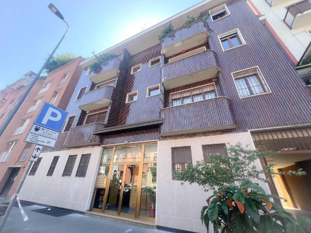 Trilocale in vendita a Milano via Azzo Carbonera, 19, Porta Vittoria