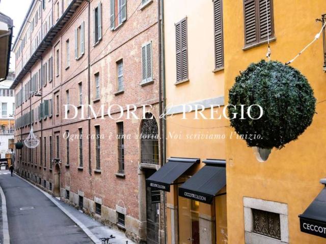 Trilocale in vendita a Milano via Borgospesso, 12, Quadrilatero della Moda