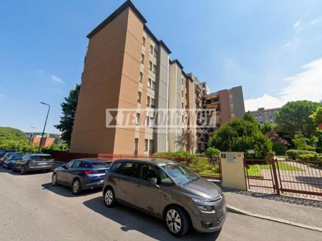 Trilocale in vendita a Milano via Giuseppe Adami 8, Famagosta
