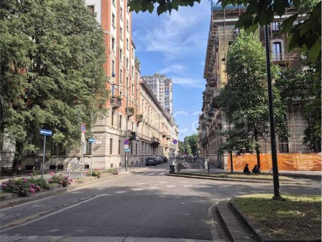 Trilocale in vendita a Milano via Giuseppe Revere, Vincenzo Monti