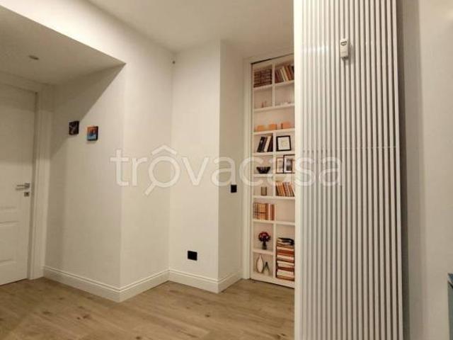 Trilocale in vendita a Milano via Giancarlo Sismondi, Argonne Corsica