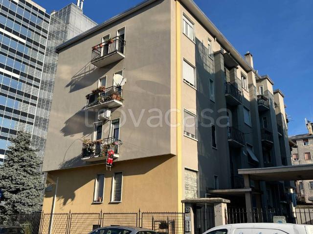 Trilocale in vendita a Milano via Giovanni Nicotera, 20, Affori