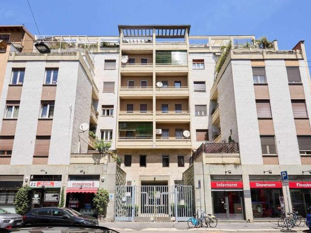 Trilocale in vendita a Milano via Donatello 21