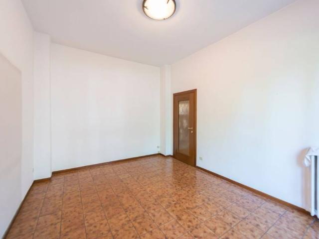 Trilocale in vendita a Milano via degli Astri, Primaticcio