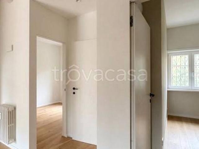 Trilocale in vendita a Milano via Della Senna, Bruzzano