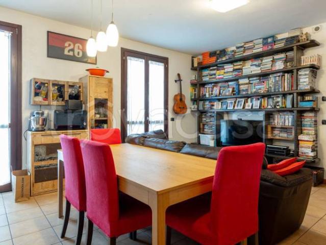 Trilocale in vendita a Milano via Emilio De Marchi, 59, Greco Segnano