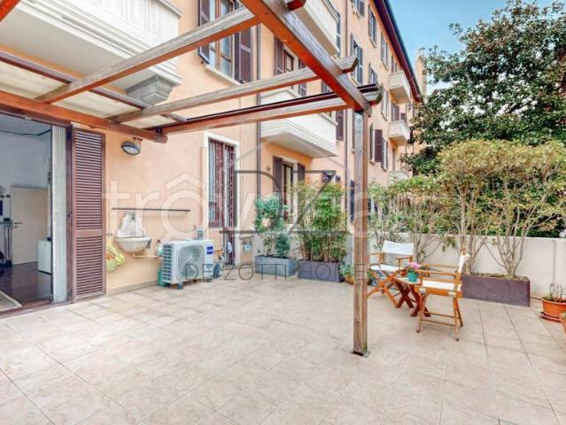 Trilocale in vendita a Milano via Ercole Ferrario, 6, Dezza