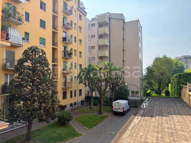 Trilocale in vendita a Milano via Ettore Ponti, Barona